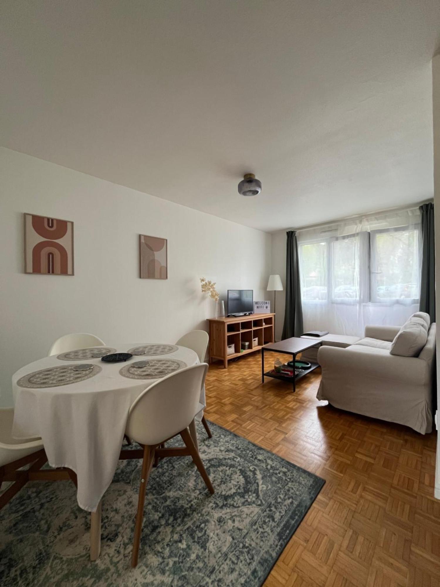 Appartement Cosy Et Confortable Saint-Genis-Laval Luaran gambar