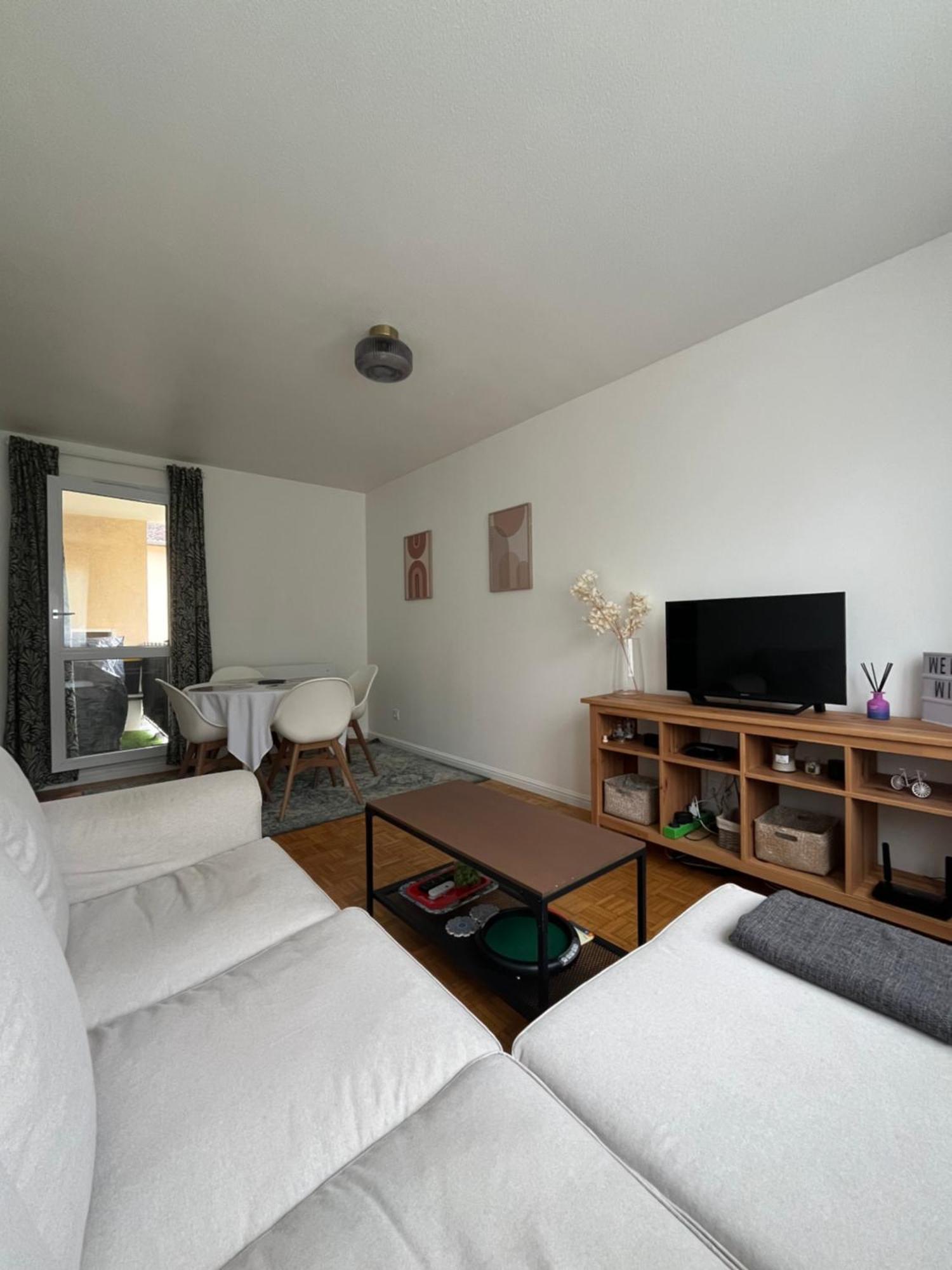 Appartement Cosy Et Confortable Saint-Genis-Laval Luaran gambar